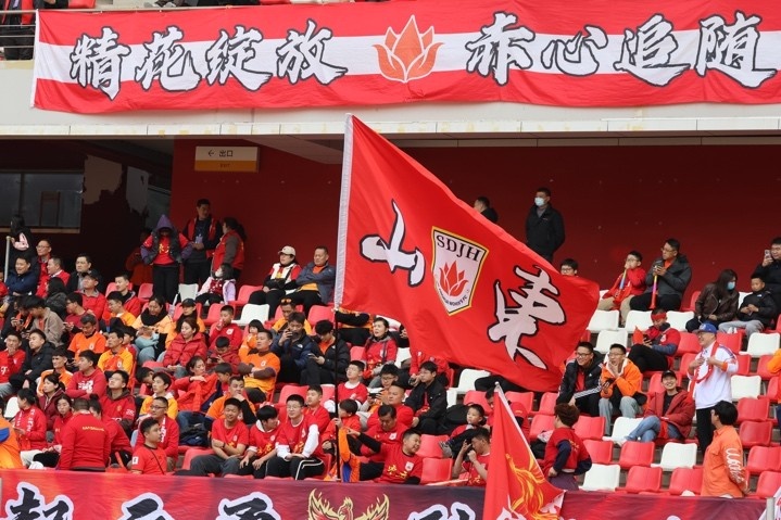 主場上萬名球迷的吶喊助威，給山東體彩女足征戰(zhàn)女超增添了能量與動力